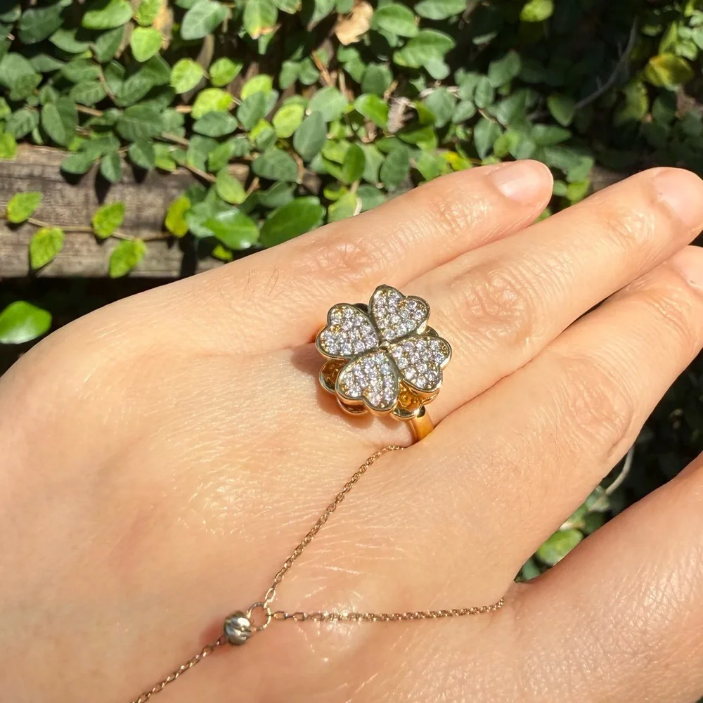 Gold Clover Ring with Crystals Anxiety Ring

Spinning ring - Picture 6 of 7